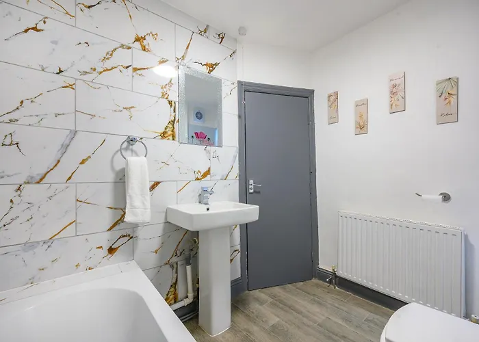 *rd7h*for Your Relaxed & Cosy Free Parking * Λιντς